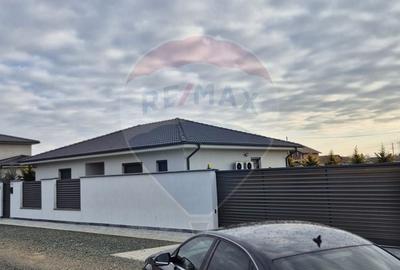 SUPERBA  VILA DE LUX 2022 de vanzare in  ZIMANDCUZ!!!!