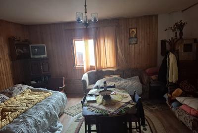Casă cu 5 camere cu Teren 300 Mp în Central