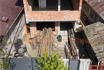 Casă individuală cu 6 camere cu Teren 203 Mp în 1 Decembrie - 2