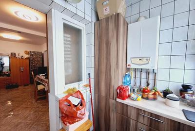 Aproape de Piata Verde. Decomandat. Cu centrala proprie. - 2