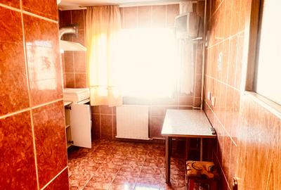 Apartament cu 3 camere decomandat, mobilat în P-ța Muncii - 35