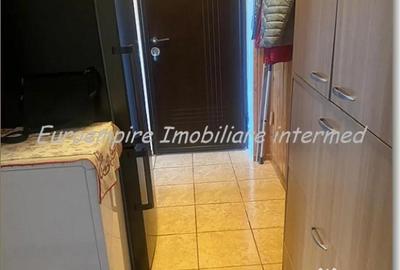 Apartament cu 2 camere semidecomandat în Km 4 - 8