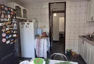 Doamna Ghica - hol H, bloc 1990 - biserica Sf Alexandru - 3