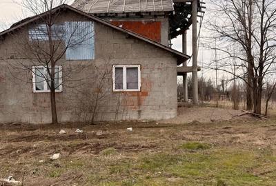 Casă cu Teren 2400 Mp în Potârnichești - 1