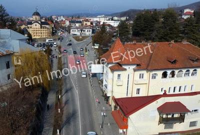 Apartament cu 5 camere decomandat în Central - 2