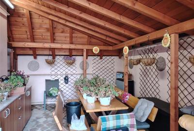 Casă cu 7 camere cu Teren 500 Mp în Păulești - 1