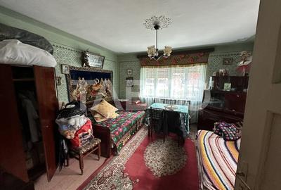 Casa cu gradina 3 camere anexe gospodaresti 5702 mp teren in Gura Vaii - 5