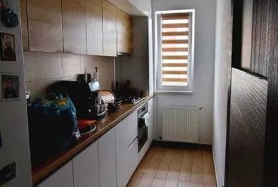 Apartament cu 2 camere, decomandat, 56 mp, balcon, zona Abatorului - 1