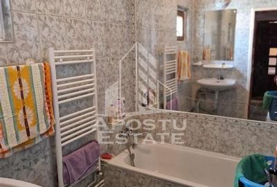 Casa familiala cu spatiu comercial si garaj P+1E+M 720 Mp - 23