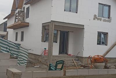 Casă cu 4 camere cu Canalizare în Lumina - 8