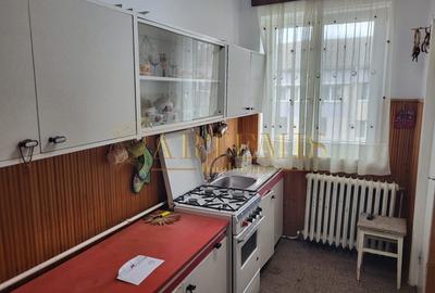 Apartament de 3 camere, decomandat, 60 mp., zona Independentei - 3