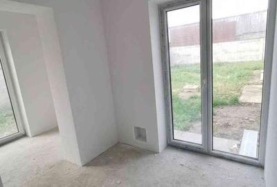 Casă cu 3 camere cu Teren 372 Mp în Central - 1