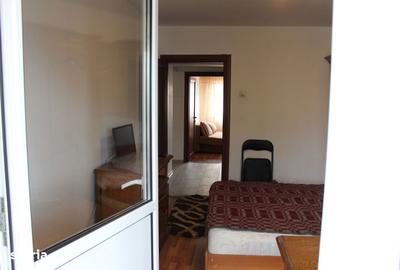 Apartament cu 3 camere decomandat în 9 Mai - 12