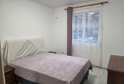 Garsonieră decomandată în Roșu