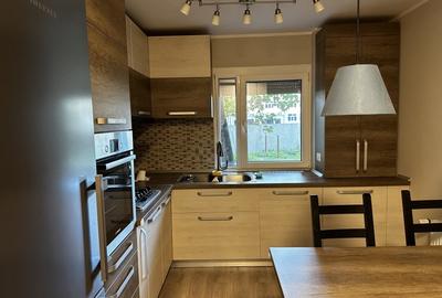 Apartament cu 3 camere semidecomandat, mobilat în Circumvalațiunii
