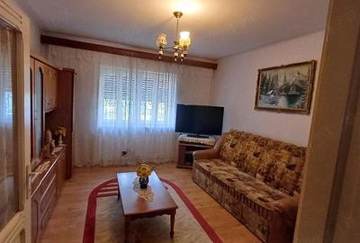 Casă cu 3 camere cu Teren 526 Mp în Vinerea - 8