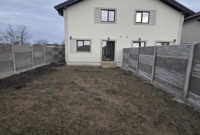 Duplex cu 4 camere cu Canalizare în Moșnița Nouă - 2