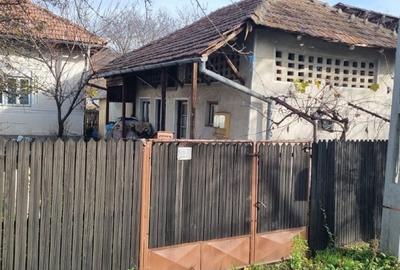 Vând casă cu teren și curte în centrul Călinești - 3