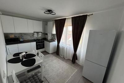 Apartament cu 4 camere decomandat în Petrești - 1