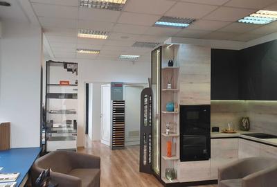 Spațiu comercial, de 85 mp, în Central - 3