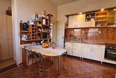 De Vanzare Casa Semicentral - 2