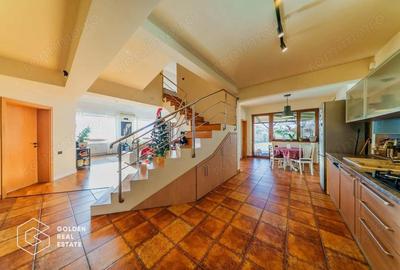 Casă cu 5 camere cu Teren 700 Mp în Grădiște - 14