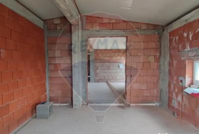 Casă cu 5 camere cu Teren 500 Mp în Oșorhei - 4