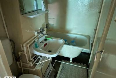 Apartament cu 4 camere semidecomandat în Micro 9 - 14