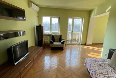 Apartament cu 3 camere decomandat în Dorobanți