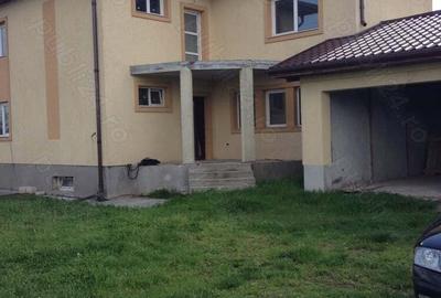 Casă cu 5 camere cu Teren 1400 Mp în Berceni - 2