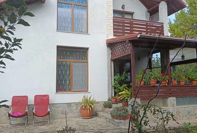 Casă cu 5 camere cu Teren 698 Mp în Blejoi - 3