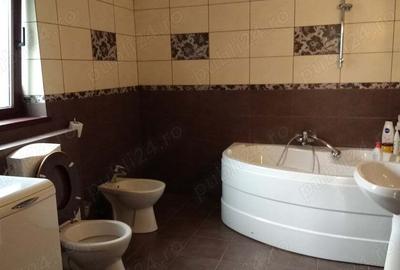 Vand CASA in or.Buhusi,jud.Bacau ,STR,Libertatii,Nr,159,suprafata construita 220mp,DS+P+E - 4