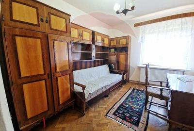 Casa / Vila  str. Ana Ipatescu S+P+1 , 5 camere , teren - 252 mp - 11