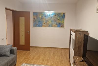 Proprietar, închiriez apartament cu 2 camere decomandat, zona Republicii - 4