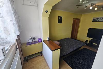 Apartament cu 2 camere decomandat, mobilat în Micro I - 11