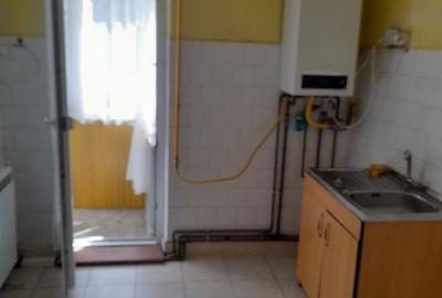 Apartament cu 3 camere semidecomandat în Rădăuți - 4