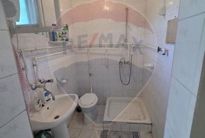 Casă cu 5 camere cu Teren 1233 Mp în Vest - 4