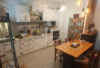 2 case ?i curte individuala la 400 de metri de sta?ia de - 2