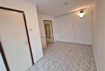 Spațiu comercial, de 54 mp, în Central - 7