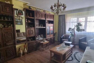 Vand apartament 4 cam. ,Topoloveni, etaj 1, ultracentral, langa Profi - 1