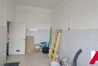 Inchiriez spatiu comercial situat in Strand, in zona de blocuri, suprafata 85mp - 8