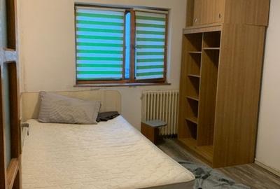 Apartament cu 4 camere decomandat, mobilat în Nicolina