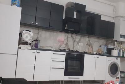 Apartament cu 3 camere decomandat în Fundeni