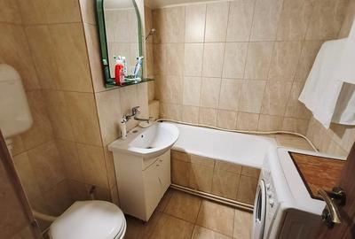 Apartament 3 camere situat in centrul orasului Targu Jiu, pe pietonala - 7