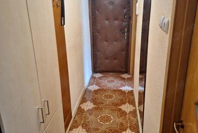 Apartament cu 2 camere nedecomandat în Tractorul - 5