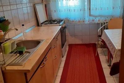 Apartament cu 3 camere decomandat, mobilat în Gorjului