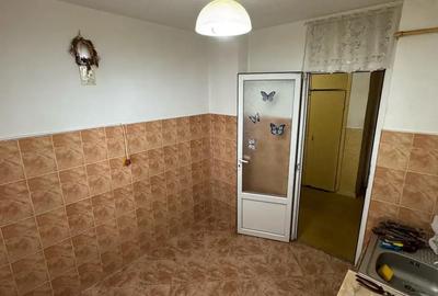 Apartament cu 4 camere decomandat în Urlați - 10