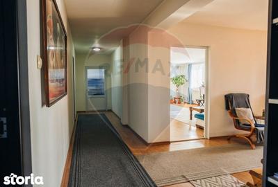 Casă cu 8 camere cu Teren 946 Mp în Central - 8