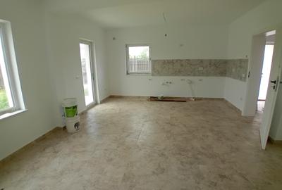 Casă individuală cu 4 camere în Valea Ursului