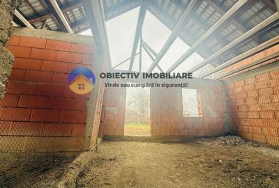 Casa la rosu-constructie solida din caramida - Dumbrava Rosie - 4